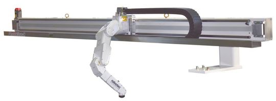 Le PlasticMate se caractérise par une très faible hauteur hors tout. (Image Fanuc & Robotec Solutions) Le PlasticMate se caractérise par une très faible hauteur hors tout. (Image Fanuc & Robotec Solutions)