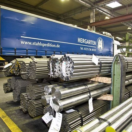Der Stahllogistiker Hergarten setzt bei der CO<sub id="ForP_113FC089-CD8A-244C-447F1B9FC35A9BE1">2</sub>-Vermeidung auf optimal disponierte Lieferketten. Bild: Hergarten Der Stahllogistiker Hergarten setzt bei der CO<sub id="ForP_113FC089-CD8A-244C-447F1B9FC35A9BE1">2</sub>-Vermeidung auf optimal disponierte Lieferketten. Bild: Hergarten