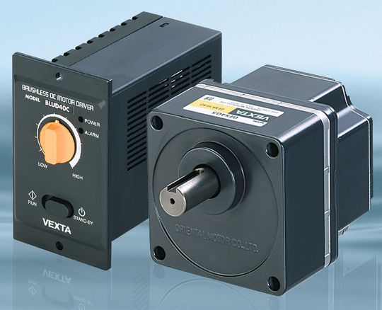 Kräftig und kompakt der Motor, klar und benutzerfreundlich der Treiber mit Potentiometer – die bürstenlosen Gleichstromantriebe der Serie BLU von Oriental Motor. <em id="ForP_3A292F5C-DE05-36A8-4B3AD18C7AF2EBF7">Bilder: Oriental</em> Kräftig und kompakt der Motor, klar und benutzerfreundlich der Treiber mit Potentiometer – die bürstenlosen Gleichstromantriebe der Serie BLU von Oriental Motor. <em id="ForP_3A292F5C-DE05-36A8-4B3AD18C7AF2EBF7">Bilder: Oriental</em>