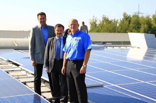 Umweltfreundliche Energie in luftiger Höhe (von links): RTK-Geschäftsführer Peter Laube, der CDU-Landtagsabgeordnete Klaus Herrmann und RTK-Projektleiter Andreas Pinkepank. (Bild: RTK) Umweltfreundliche Energie in luftiger Höhe (von links): RTK-Geschäftsführer Peter Laube, der CDU-Landtagsabgeordnete Klaus Herrmann und RTK-Projektleiter Andreas Pinkepank. (Bild: RTK)