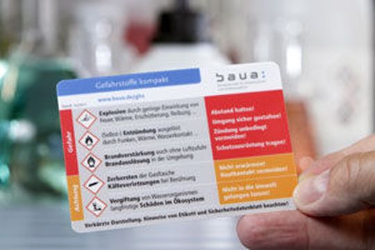 GHS-Memocard „Gefahrstoffe kompakt“ (Bild: BAuA) GHS-Memocard „Gefahrstoffe kompakt“ (Bild: BAuA)