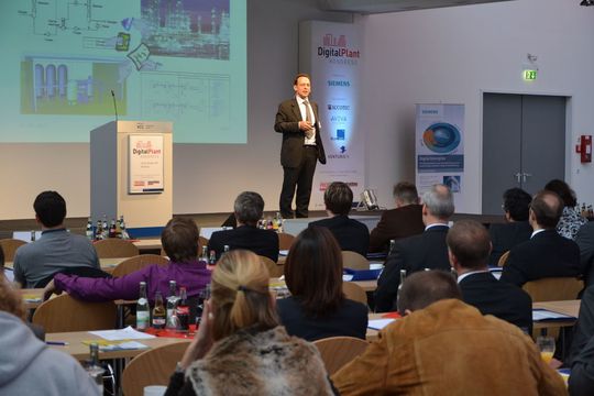 Prof. Dr. Leon Urbas stellte in seinem Vortrag auf dem Digital Plant Kongress fest: "Ein allgemeingültiges standardisiertes Datenmodell wird in der Prozessindustrie Utopie bleiben." (Bild: PROCESS) Prof. Dr. Leon Urbas stellte in seinem Vortrag auf dem Digital Plant Kongress fest: "Ein allgemeingültiges standardisiertes Datenmodell wird in der Prozessindustrie Utopie bleiben." (Bild: PROCESS)