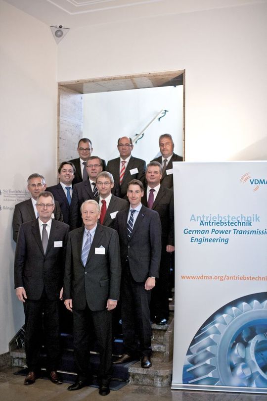 Der neue Vorstand des VDMA-Fachverbands Antriebstechnik, Amtsperiode 2011 bis 2014 (von links hinten nach rechts vorne): Bernd Neugart, Neugart; Klaus Jäger, Atlanta Antriebssysteme E. Seidenspinner; Roberto Hennig, C. H. Schäfer Getriebe; Hartmut Rauen, VDMA-Fachverband Antriebstechnik; Dr. Wilhelm Rehm, ZF Friedrichshafen; Ekrem Sirman, Harmonic Drive; Dr. Peter Kreisfeld, Iwis Antriebssysteme; Dr. Ralf G. Wittor, Eickhoff Antriebstechnik; Hendrik Desch, Desch Antriebstechnik; Robert Schullan, Schaeffler Technologies (Vorsitzender); Alexander P. Desch, Desch Antriebstechnik (wurde in den Ruhestand verabschiedet). Nicht im Bild: Dr. Tellbüscher; Lenze (stellv. Vorsitzender); Theo Maas, Siemens, Manfred E. Neubert, SKF; Peter Edelmann, Voith Turbo, Dr. Jürgen Onasch, Stromag ; Christoph Krücken, Eich Rollenlager; Rainer Blickle, SEW. (Bild: VDMA)
