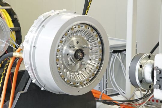 Der prämierte Schaeffler eWheelDrive <em id="ForP_406503D8-ED8E-9DA5-9B4B9B793B1FF0A3">Bilder: Schaeffler</em> Der prämierte Schaeffler eWheelDrive <em id="ForP_406503D8-ED8E-9DA5-9B4B9B793B1FF0A3">Bilder: Schaeffler</em>