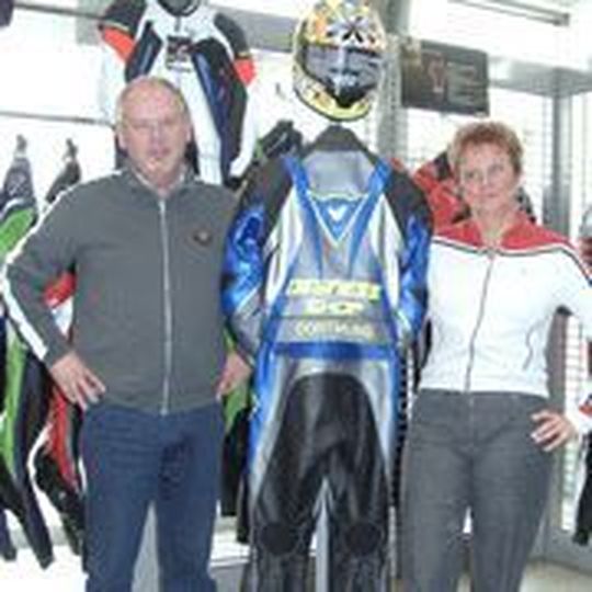 Erika und Robin Homfray vom Dainese Shop Dortmund. Erika und Robin Homfray vom Dainese Shop Dortmund.