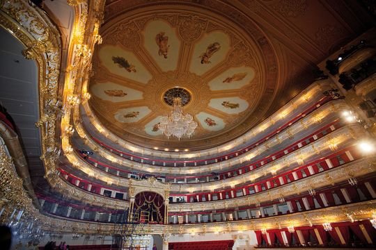 Nach sechs Jahren sorgfältiger Restaurierung erstrahlt der Zuschauerraum wieder im alten Glanz. (Bild: Rexroth)