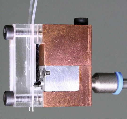 Händelt Flüssigkeiten präzise: das Quetschventil mit pneumatischem Aktor. (Bild: TU Berlin) Händelt Flüssigkeiten präzise: das Quetschventil mit pneumatischem Aktor. (Bild: TU Berlin)