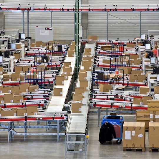 TGW verbaute im Jack-Wolfskin-Logistikzentrum modernste Intralogistiklösungen. Bild: TGW TGW verbaute im Jack-Wolfskin-Logistikzentrum modernste Intralogistiklösungen. Bild: TGW
