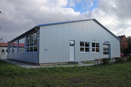 Mit einer neuen Produktionshalle in Ohrdruf schafft der Werkzeugspezialist Eberhard Raum für eine weitere Expansion. (Bild: Eberhard) Mit einer neuen Produktionshalle in Ohrdruf schafft der Werkzeugspezialist Eberhard Raum für eine weitere Expansion. (Bild: Eberhard)