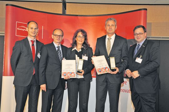 Siegerehrung in der Wettbewerbskategorie Innovativstes eGovernment-Projekt: Jon Abele (BearingPoint), Willi Kaczorowski (Cisco), Brigitte Lutz (Magistrat der Stadt Wien), Raimund Becker (Bundesagentur für Arbeit) und Laudator Christian Rupp (Sprecher der Plattform Digitales Österreich) Siegerehrung in der Wettbewerbskategorie Innovativstes eGovernment-Projekt: Jon Abele (BearingPoint), Willi Kaczorowski (Cisco), Brigitte Lutz (Magistrat der Stadt Wien), Raimund Becker (Bundesagentur für Arbeit) und Laudator Christian Rupp (Sprecher der Plattform Digitales Österreich)