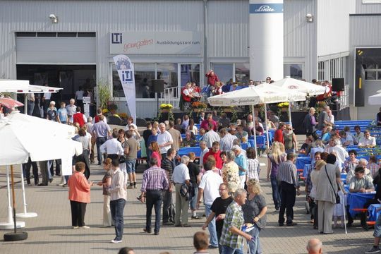 Auch Mitarbeiter und Öffentlichkeit konnten den 40. Geburtstag von LTI-Metalltechnik mitfeiern. Bild: LTI-Metalltechnik Auch Mitarbeiter und Öffentlichkeit konnten den 40. Geburtstag von LTI-Metalltechnik mitfeiern. Bild: LTI-Metalltechnik
