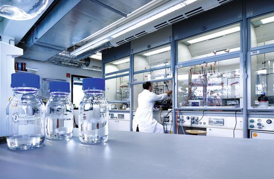 Wenn Laboratorien ihren Standort wechseln, muss der Umzug gut geplant und durchgeführt werden. (Bild: Neumaier Logistics) Wenn Laboratorien ihren Standort wechseln, muss der Umzug gut geplant und durchgeführt werden. (Bild: Neumaier Logistics)