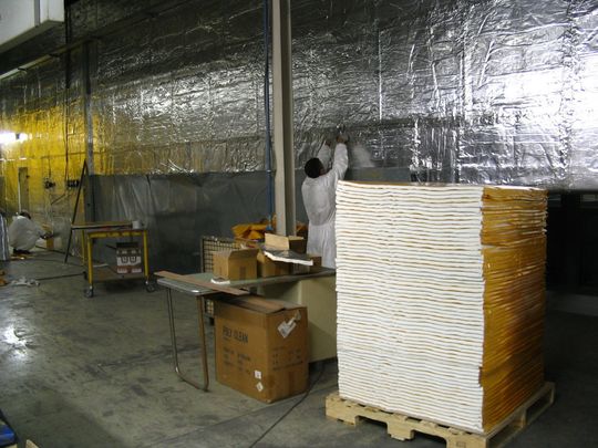 Isoglama: selbstklebende Isolierglasfasermatte für metallische Oberflächen mit einer Temperatur von bis zu 100 °C (Bild: Steinbach) Isoglama: selbstklebende Isolierglasfasermatte für metallische Oberflächen mit einer Temperatur von bis zu 100 °C (Bild: Steinbach)