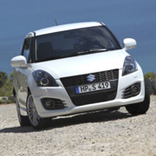 Ab 14. Januar im Handel: Suzuki schickt die mittlerweile vierte Generation des Swift Sport an den Verkaufsstart. Ab 14. Januar im Handel: Suzuki schickt die mittlerweile vierte Generation des Swift Sport an den Verkaufsstart.