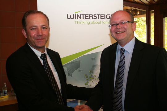 Roland Greul, Vorstand der Wintersteiger AG, und Reiner Blohorn, Geschäftsführer der Kohler Maschinenbau GmbH, sehen neue Perspektiven durch die Zusammenarbeit. Bild: Kohler Roland Greul, Vorstand der Wintersteiger AG, und Reiner Blohorn, Geschäftsführer der Kohler Maschinenbau GmbH, sehen neue Perspektiven durch die Zusammenarbeit. Bild: Kohler