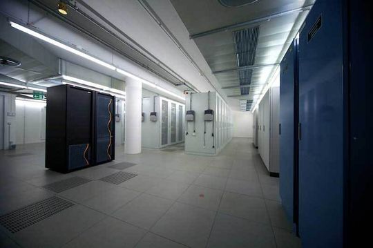 Mehr Leistung, weniger Gewicht, weniger Stromverbrauch, weniger Stellfläche: Die Hitachi VSP schafft Platz und spart Betriebskosten. Mehr Leistung, weniger Gewicht, weniger Stromverbrauch, weniger Stellfläche: Die Hitachi VSP schafft Platz und spart Betriebskosten.