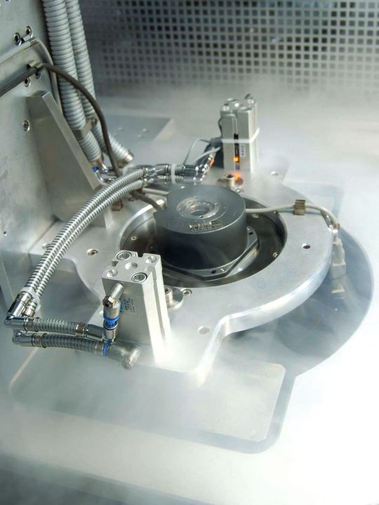 Im Bereich der Kryotechnik ist der Einsatz flüssiger Schmierstoffe aufgrund der niedrigen Temperaturen nicht möglich. (Bild: Harmonic Drive)