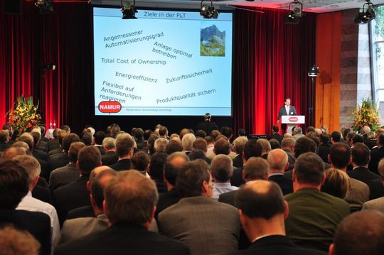 570 Teilnehmer diskutierten auf der Namur-Hauptsitzung 2011 über aktuelle Anforderungen an Prozessleitsysteme. (Bild: M.Henig / PROCESS) 570 Teilnehmer diskutierten auf der Namur-Hauptsitzung 2011 über aktuelle Anforderungen an Prozessleitsysteme. (Bild: M.Henig / PROCESS)