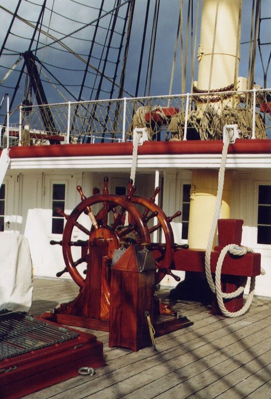 Nehmen Sie Ihren Platz auf der Brücke ein! (Hufeisennase/Pixelio)