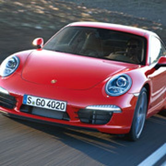Großer Wurf: Die siebte Generation des Porsche 911 kommt als Carrera und Carrera S. Die Einstigsversion mit 3,4-Liter-Sechszylinder und 257 kW/350 PS kostet ab 88.037 Euro, fürs Topmodell mit 3,6-Liter Hubraum und 294 kW/400 PS werden mindestens 102.436 Euro fällig. Großer Wurf: Die siebte Generation des Porsche 911 kommt als Carrera und Carrera S. Die Einstigsversion mit 3,4-Liter-Sechszylinder und 257 kW/350 PS kostet ab 88.037 Euro, fürs Topmodell mit 3,6-Liter Hubraum und 294 kW/400 PS werden mindestens 102.436 Euro fällig.