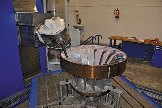 Das geometrisch anspruchsvolle Laufrad einer Francis-Turbine während der Bearbeitung. (Bild: TOS Kurim)