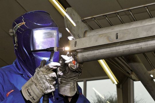 Eine erst spät im Wertstrom stattfindende endgültige Variantenausbildung sowie kundenauftragsbezogene Montage verbessert die Materialeffizienz. (Bild: Abels & Kemmner) Eine erst spät im Wertstrom stattfindende endgültige Variantenausbildung sowie kundenauftragsbezogene Montage verbessert die Materialeffizienz. (Bild: Abels & Kemmner)