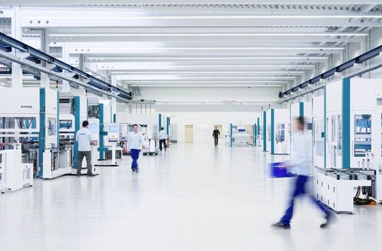 Mit der Übernahme der CIGS-Linie von Würth Solar geht die Manz AG neue Wege. (Bild: Manz) Mit der Übernahme der CIGS-Linie von Würth Solar geht die Manz AG neue Wege. (Bild: Manz)
