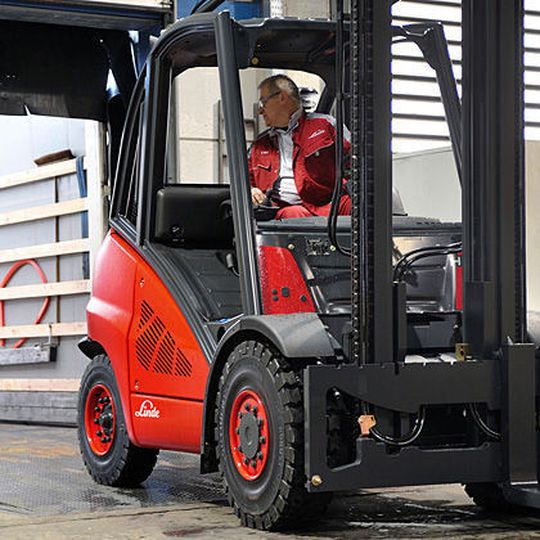 Linde-Stapler fahren als mit Abstand umsatzstärkste Marke und europäischer Marktführer unter dem Kion-Dach. Bild: Linde Material Handling Linde-Stapler fahren als mit Abstand umsatzstärkste Marke und europäischer Marktführer unter dem Kion-Dach. Bild: Linde Material Handling