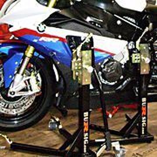 Der von Sebastian Bursig entwickelte Montageständer für Motorräder. Der von Sebastian Bursig entwickelte Montageständer für Motorräder.