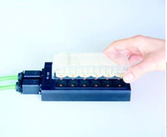 Abb. 1: Nicht invasive Erfassung von pH, Sauerstoff und Kohlendioxid; SDR Sensor Dish Reader ... (Ausschnitt) (Bild: PreSens) Abb. 1: Nicht invasive Erfassung von pH, Sauerstoff und Kohlendioxid; SDR Sensor Dish Reader ... (Ausschnitt) (Bild: PreSens)