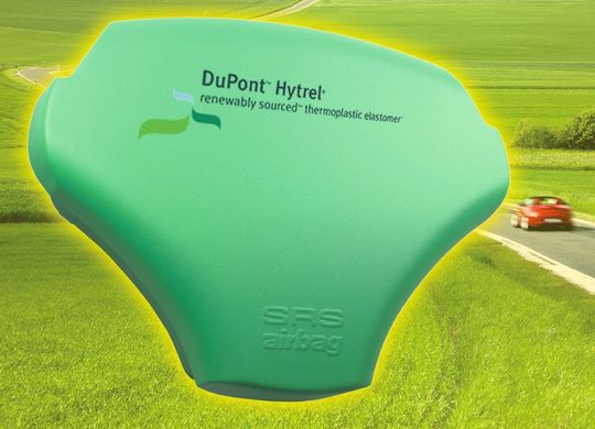 Eine Entwicklungspartnerschaft zwischen Takata-Petri und Du Pont ermöglichte die Markteinführung eines neuen Hytrel RS Typs, des ersten auf nachwachsenden Rohstoffen basierenden thermoplastischen Elastomers für Airbaganwendungen. (Bild: Dupont) Eine Entwicklungspartnerschaft zwischen Takata-Petri und Du Pont ermöglichte die Markteinführung eines neuen Hytrel RS Typs, des ersten auf nachwachsenden Rohstoffen basierenden thermoplastischen Elastomers für Airbaganwendungen. (Bild: Dupont)