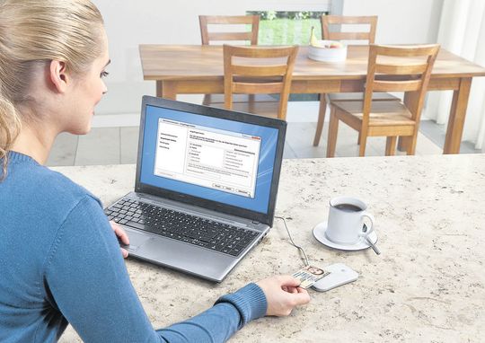 Online ausweisen mit der eID-Funktion des neuen Personalausweises Online ausweisen mit der eID-Funktion des neuen Personalausweises