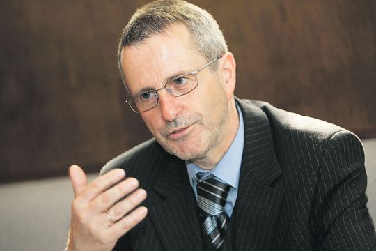 Dr. Herbert Zinell, Vorsitzender des IT-Planungsrates, sieht den Planungsrat als Architekten einer föderalen IT-Infrastruktur Dr. Herbert Zinell, Vorsitzender des IT-Planungsrates, sieht den Planungsrat als Architekten einer föderalen IT-Infrastruktur