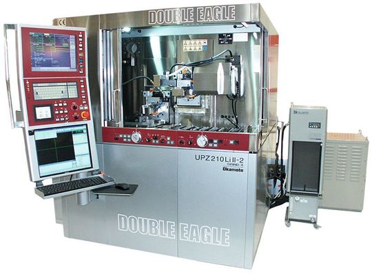 Bild 1: Mikro-Profilschleifmaschine für hochgenaue Profilschleifaufgaben im Werkzeug- oder Formenbau. (Bild: Okamoto) Bild 1: Mikro-Profilschleifmaschine für hochgenaue Profilschleifaufgaben im Werkzeug- oder Formenbau. (Bild: Okamoto)