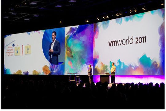 Steve Herrod, CTO von VMware, präsentierte auf der VMworld 2011 die neuen Verwaltungs-Suiten. Die IT Business Management Suite soll für mehr Transparenz bei den IT-Kosten und deren Nutzung sorgen Steve Herrod, CTO von VMware, präsentierte auf der VMworld 2011 die neuen Verwaltungs-Suiten. Die IT Business Management Suite soll für mehr Transparenz bei den IT-Kosten und deren Nutzung sorgen