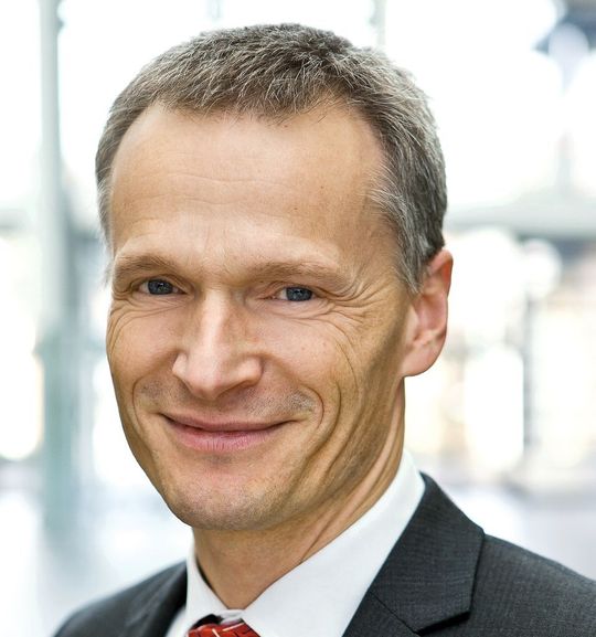 Dr. Rainer Storn: Der Leiter der Entwicklung „Software Flugfunkradios“ gibt Auskunft über den Bereich Software bei Rohde & Schwarz