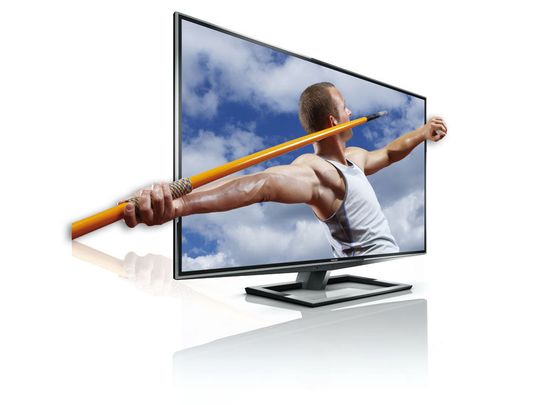 Die erste Empfehlung des BVT ist der 3D-Fernseher Toshiba 55ZL2G, der ohne Brille auskommt. Der LCD-Fernseher mit LED-Hintergrundbeleuchtung erreicht auf 139 cm Diagonale eine vierfache Full-HD-Auflösung von 3.840 x 2.160 Pixel. Bis zu neun Personen werden dank Gesichtserkennung so „eingemessen“, dass dreidimensionales Sehen nach dem stereoskopischen Prinzip aus mehreren Blickwinkeln gleichzeitig möglich wird ( rund 8.000 Euro). Die erste Empfehlung des BVT ist der 3D-Fernseher Toshiba 55ZL2G, der ohne Brille auskommt. Der LCD-Fernseher mit LED-Hintergrundbeleuchtung erreicht auf 139 cm Diagonale eine vierfache Full-HD-Auflösung von 3.840 x 2.160 Pixel. Bis zu neun Personen werden dank Gesichtserkennung so „eingemessen“, dass dreidimensionales Sehen nach dem stereoskopischen Prinzip aus mehreren Blickwinkeln gleichzeitig möglich wird ( rund 8.000 Euro).