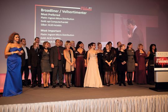 Zur Feier des 20. Jubiläums kam das gesamte IT-BUSINESS-Team auf die Bühne. Zur Feier des 20. Jubiläums kam das gesamte IT-BUSINESS-Team auf die Bühne.