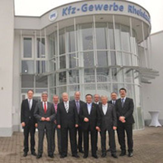 Neue Heimat: Der Kfz-Landesverband Rheinland-Pfalz hat am Montag sein neues Verbandshaus in Bad Kreuznach offiziell in Betrieb genommen. Neue Heimat: Der Kfz-Landesverband Rheinland-Pfalz hat am Montag sein neues Verbandshaus in Bad Kreuznach offiziell in Betrieb genommen.
