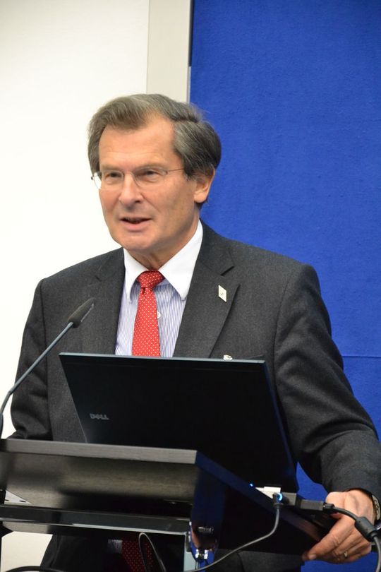 “Great goals can not be achieved alone,“ Prof. Dr. Josef Nassauer, CEO of Bayern Innovativ, is sure. (Picture: PROCESS) “Great goals can not be achieved alone,“ Prof. Dr. Josef Nassauer, CEO of Bayern Innovativ, is sure. (Picture: PROCESS)