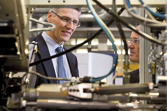 "Die Fertigungstiefe bei Tornos erlaubt eigentlich alles zu bauen." Michael Hauser, CEO Tornos S.A. (Bild: Thomas Entzeroth) "Die Fertigungstiefe bei Tornos erlaubt eigentlich alles zu bauen." Michael Hauser, CEO Tornos S.A. (Bild: Thomas Entzeroth)