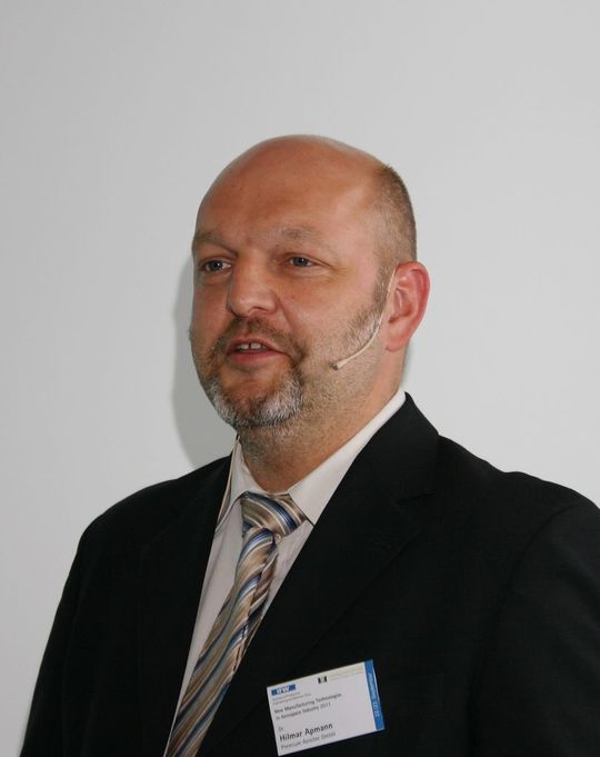 Dr.-Ing. Hilmar Apmann, Leitung Konzepte und Technologie-Entwicklung bei Premium Aerotec, Varel: „Auch das Zerspanen haben wir zunächst simuliert, um einen Werkstückbruch zu vermeiden.“ (Bild: Presseagentur Fecht, Gelsenkirchen) Dr.-Ing. Hilmar Apmann, Leitung Konzepte und Technologie-Entwicklung bei Premium Aerotec, Varel: „Auch das Zerspanen haben wir zunächst simuliert, um einen Werkstückbruch zu vermeiden.“ (Bild: Presseagentur Fecht, Gelsenkirchen)