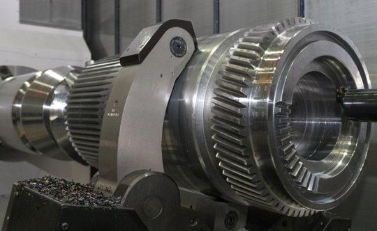 Die mechanische Bearbeitung von Zahnrädern, Turbinen- und Triebwerksbauteilen stand beim Open House von Okuma im Fokus. (Bild: Hennecke)