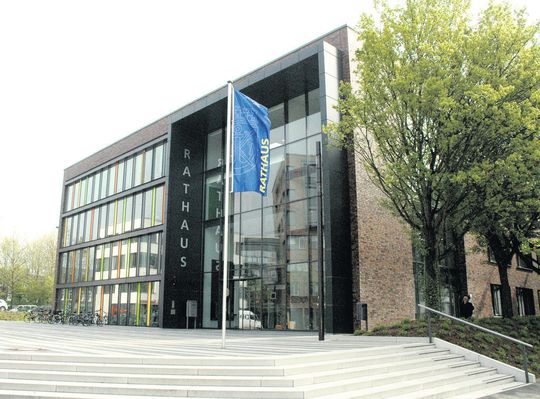 Das Solinger Rathaus ist eins von drei Gebäuden, das komplett mit Konica-Minolta-Systemen ausgestattet ist Das Solinger Rathaus ist eins von drei Gebäuden, das komplett mit Konica-Minolta-Systemen ausgestattet ist