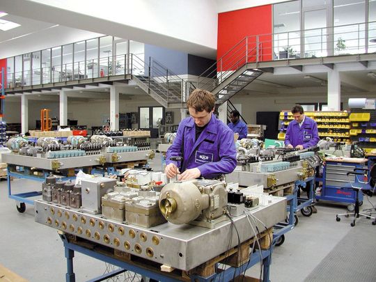 Sicherheit für Mensch und Produkt: Die Löschtechnik schützt die Mitarbeiter und die empfindlichen Bremssysteme vor Feuer. (Bild: Knorr-Bremse) Sicherheit für Mensch und Produkt: Die Löschtechnik schützt die Mitarbeiter und die empfindlichen Bremssysteme vor Feuer. (Bild: Knorr-Bremse)