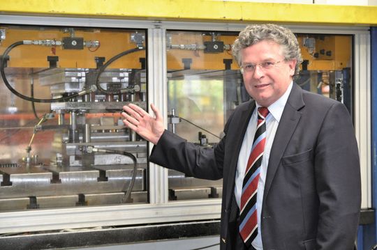 Dipl.-Ing. Bernd Wiemann, Geschäftsführer der Wiemann GmbH in Iserlohn: „Außer auf die hervorragenden Stanz- und Umformteile können wir auch auf unseren Hightech-Werkzeugbau und die Konstruktion verweisen.“ Bild: Wiemann Dipl.-Ing. Bernd Wiemann, Geschäftsführer der Wiemann GmbH in Iserlohn: „Außer auf die hervorragenden Stanz- und Umformteile können wir auch auf unseren Hightech-Werkzeugbau und die Konstruktion verweisen.“ Bild: Wiemann