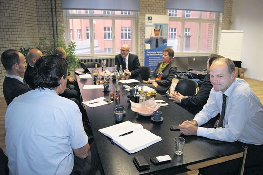 Der Redaktionsbeirat der eGovernment Computing begleitet seit nunmehr 10 Jahren die Entwicklung von eGovernment und der modernen, IT-gestützen Verwaltung in Deutschland. Der Redaktionsbeirat der eGovernment Computing begleitet seit nunmehr 10 Jahren die Entwicklung von eGovernment und der modernen, IT-gestützen Verwaltung in Deutschland.