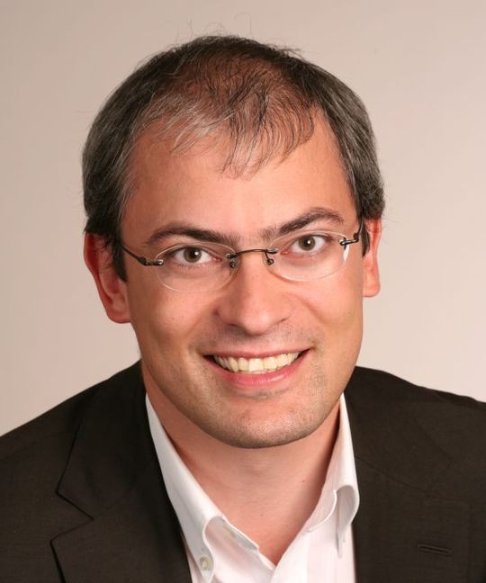 „Die Nachfrage nach CRM-Software von Banken und Versicherungen, insbesondere aus Deutschland, ist seit 2009 ungebrochen hoch“, erklärt Christian A. Rusche, CEO der BSI Business Systems Integration AG. „Die Nachfrage nach CRM-Software von Banken und Versicherungen, insbesondere aus Deutschland, ist seit 2009 ungebrochen hoch“, erklärt Christian A. Rusche, CEO der BSI Business Systems Integration AG.