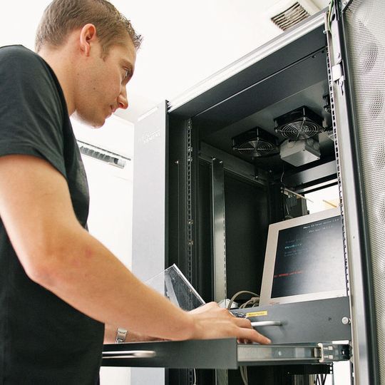 Tools zum Change- und Configuration Management helfen nur, wenn sie auch alle Konfigurationsänderungen erkennen. Tools zum Change- und Configuration Management helfen nur, wenn sie auch alle Konfigurationsänderungen erkennen.