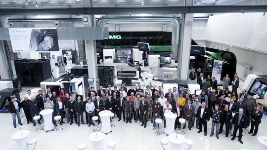 Mitglieder der CNC-Arena zu Gast bei DMG/Mori Seiki in Bielefeld. (Bilder: DMG/Mori Seiki) Mitglieder der CNC-Arena zu Gast bei DMG/Mori Seiki in Bielefeld. (Bilder: DMG/Mori Seiki)